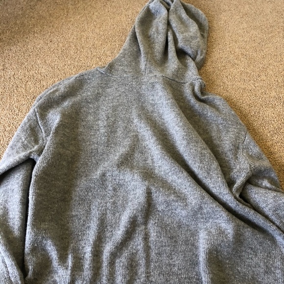 Brandy Melville grey sweater - Picture 4 of 4